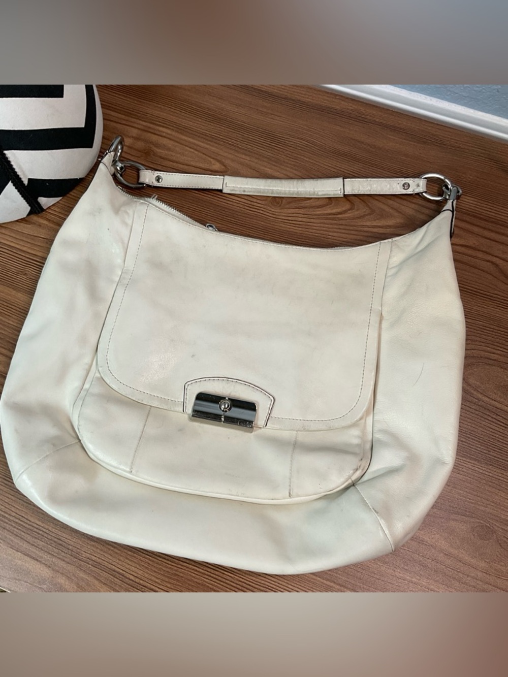Vintage Coach Leather Hobo Shoulder Bag Cream Ivory Turnlock Purse - Picture 2 of 13